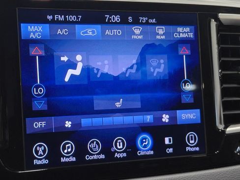 Used 2017 Chrysler Pacifica Touring-L FWD image 44