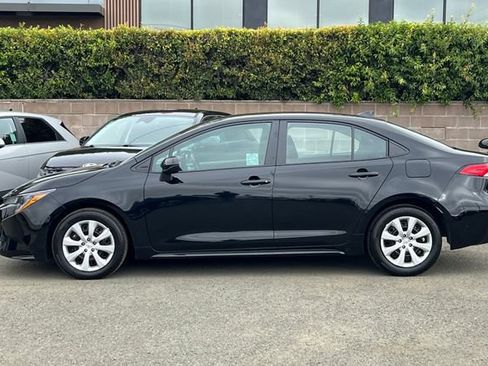 Used 2025 Toyota Corolla LE FWD image 9