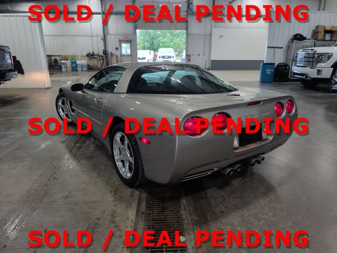 Used 2002 Chevrolet Corvette Coupe w/ Preferred Equipment Group2 RWD image 4
