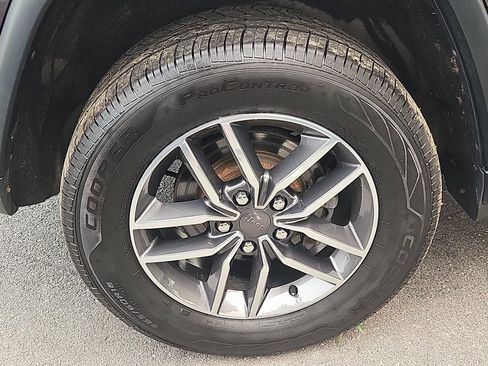 Used 2019 Jeep Grand Cherokee Limited AWD/4WD image 9