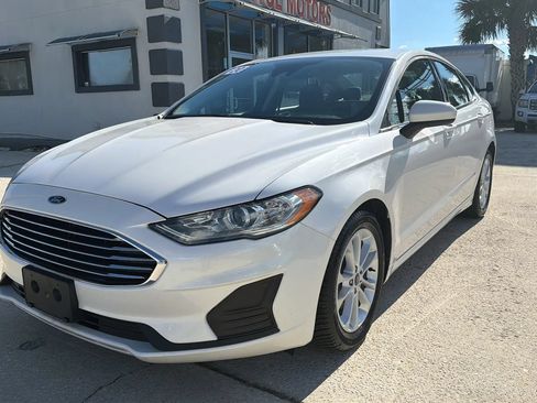 Used 2020 Ford Fusion SE FWD image 1