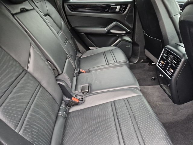 Used 2022 Porsche Cayenne AWD/4WD image 20