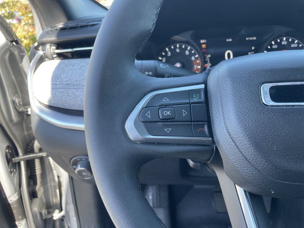 Used 2023 Jeep Compass Latitude w/ Convenience Group AWD/4WD image 16