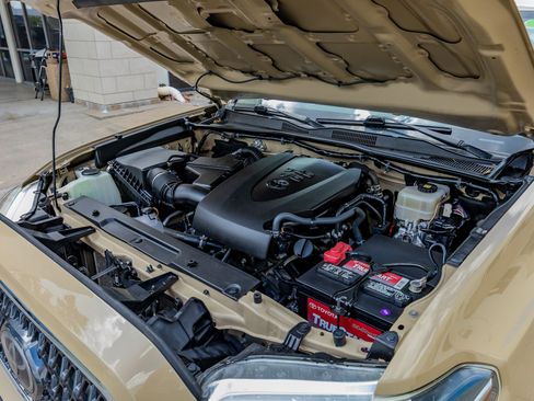 Used 2019 Toyota Tacoma TRD Off-Road image 41