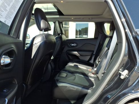 Used 2022 Jeep Cherokee Latitude Lux w/ Sun & Sound Group AWD/4WD image 10