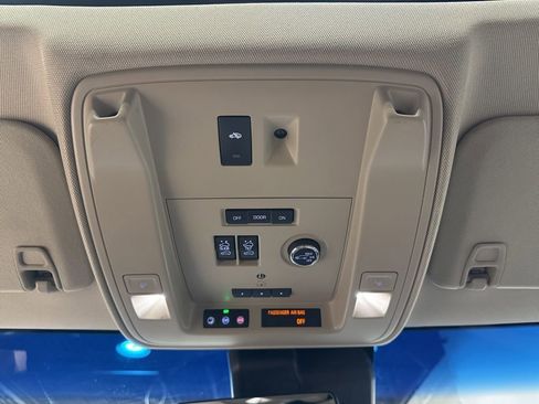 Used 2019 Cadillac Escalade Premium Luxury image 31