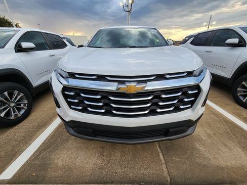 Used 2026 Chevrolet Equinox LT FWD image 2