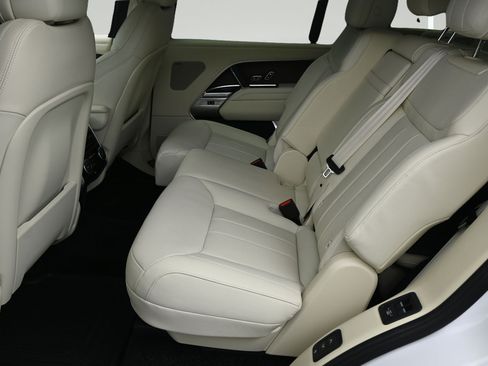 Used 2025 Land Rover Range Rover Long Wheelbase SE AWD/4WD image 6