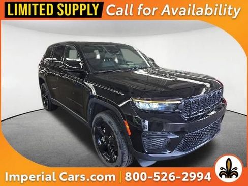 Used 2025 Jeep Grand Cherokee Altitude AWD/4WD image 1