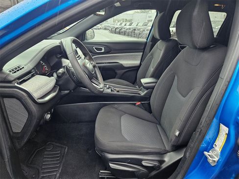 Certified 2025 Jeep Compass Sport image 12