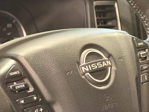 Used 2022 Nissan Frontier SV AWD/4WD image 9