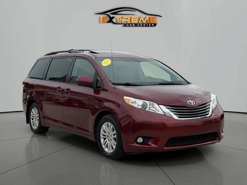 Used 2013 Toyota Sienna XLE FWD image 8