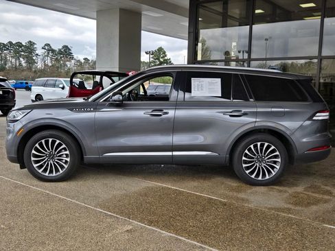 Used 2023 Lincoln Aviator Reserve AWD/4WD image 2