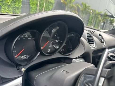 Used 2019 Porsche 718 Boxster RWD image 3