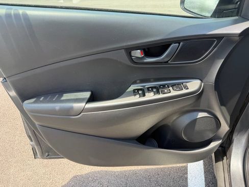 Used 2022 Hyundai Kona SEL FWD image 11