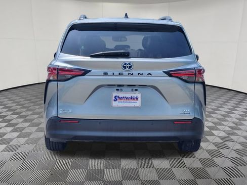 Used 2022 Toyota Sienna XLE FWD image 7