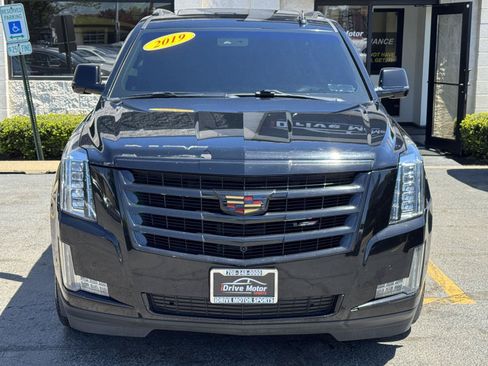 Used 2019 Cadillac Escalade ESV Luxury AWD/4WD image 13