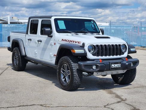 Used 2024 Jeep Gladiator Mojave w/ Technology Group AWD/4WD image 3