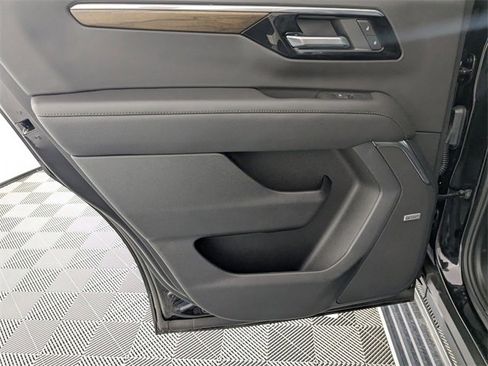 Used 2025 Chevrolet Tahoe High Country image 31