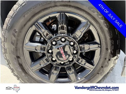 Certified 2025 GMC Sierra 2500 AT4 AWD/4WD image 9