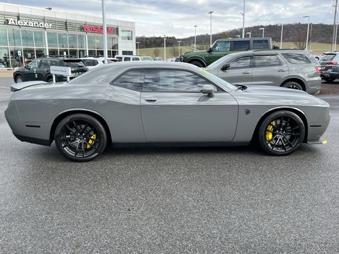 Used 2023 Dodge Challenger SRT Hellcat image 2