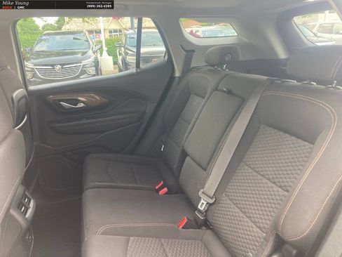 Used 2018 GMC Terrain SLE w/ Driver Convenience Package FWD image 15