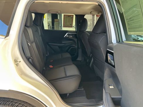 Used 2022 Mitsubishi Outlander ES image 23