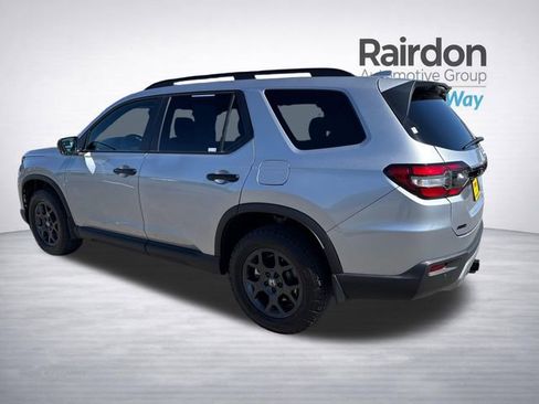 Used 2025 Honda Pilot TrailSport image 5
