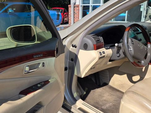 Used 2011 Lexus LS 460 w/ Luxury Value Edition RWD image 10