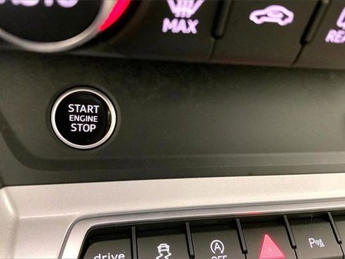 Certified 2024 Audi Q3 2.0T Premium Plus image 32