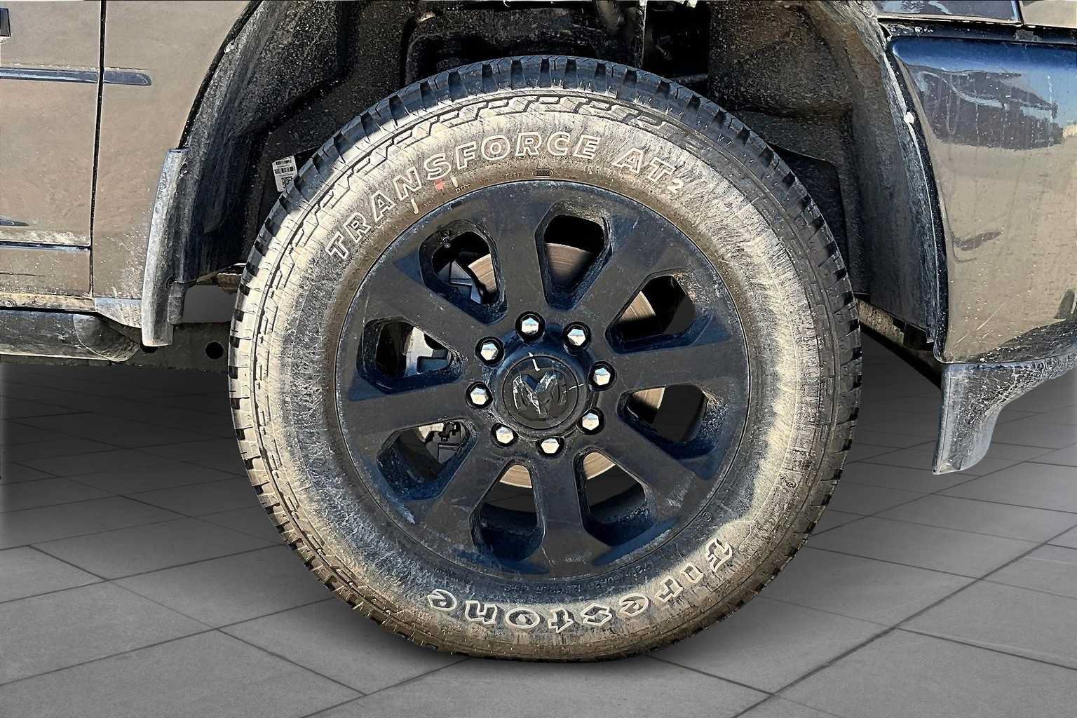 Used 2025 RAM 2500 Laramie AWD/4WD image 12