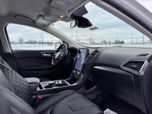 Used 2023 Ford Edge Titanium image 22