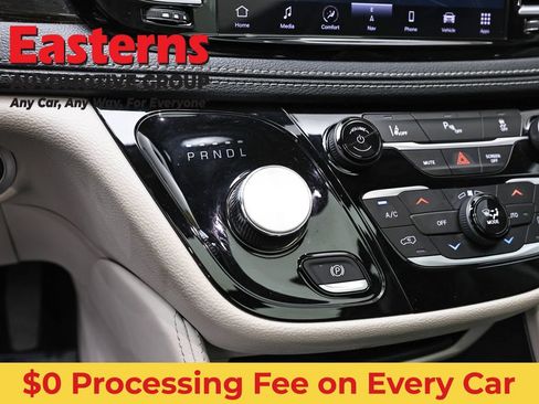 Used 2023 Chrysler Pacifica Limited FWD image 13