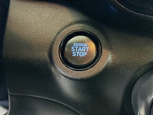 Used 2024 Hyundai Venue SEL image 19