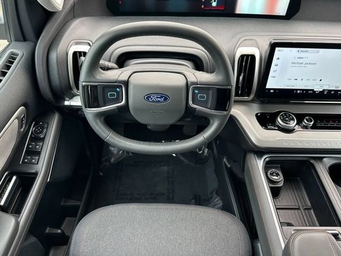 Used 2025 Ford Expedition Active AWD/4WD image 18