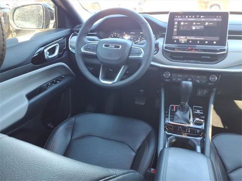 Used 2024 Jeep Compass Limited image 5
