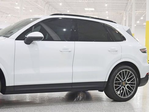 Used 2022 Porsche Cayenne Platinum Edition image 3