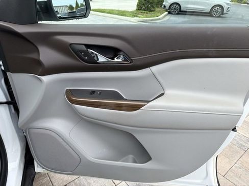 Used 2020 GMC Acadia SLE w/ Driver Convenience Package FWD image 18
