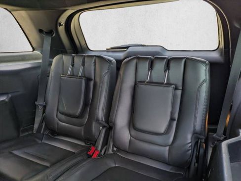Used 2018 Ford Explorer XLT w/ Equipment Group 202A FWD image 20