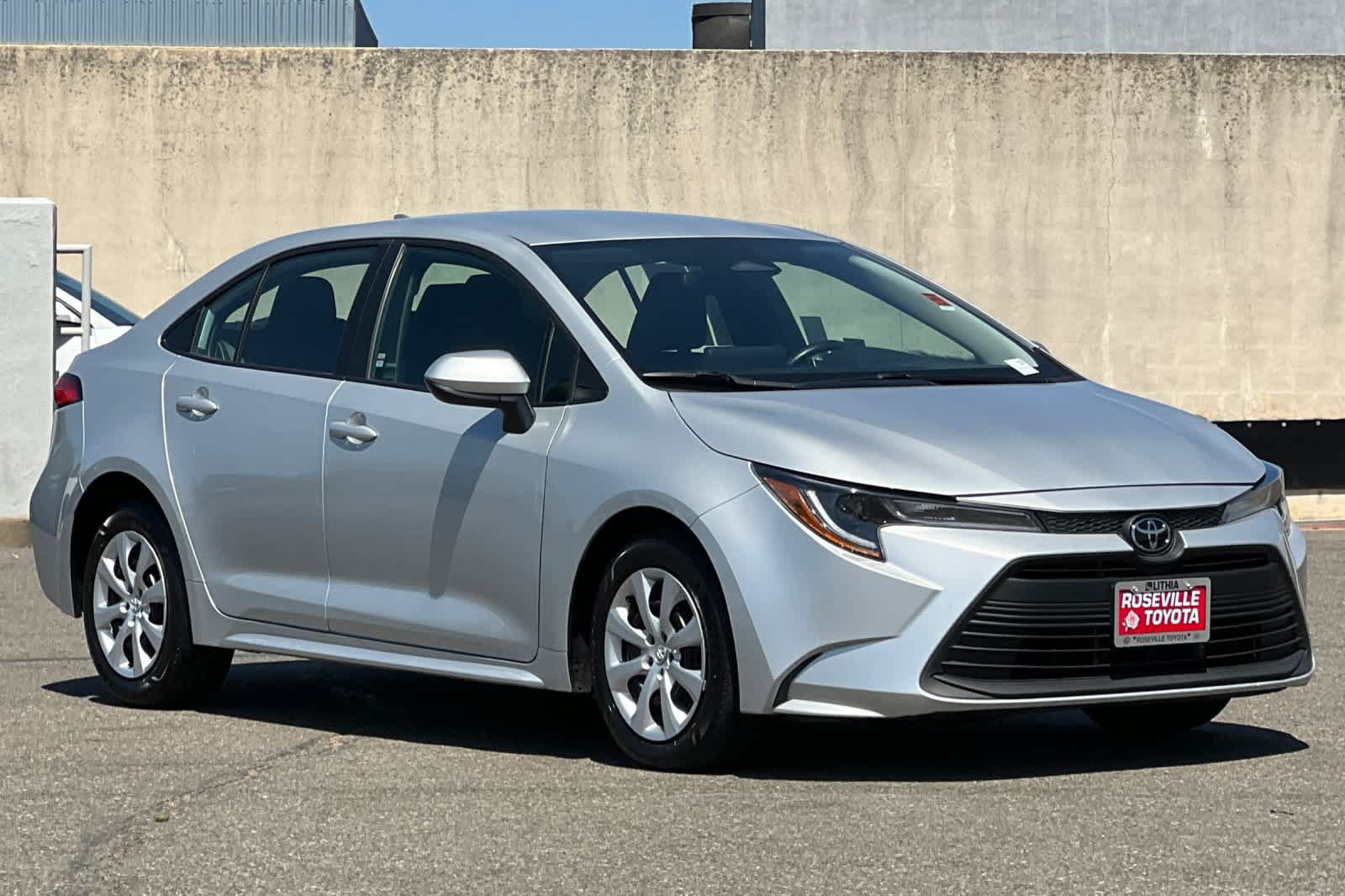 Certified 2025 Toyota Corolla LE FWD image 5