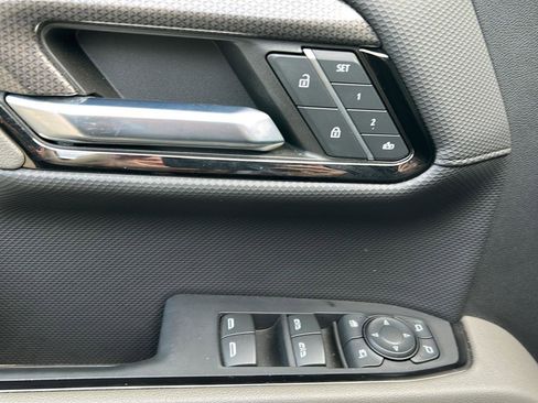 Used 2023 Chevrolet Silverado 1500 ZR2 image 11