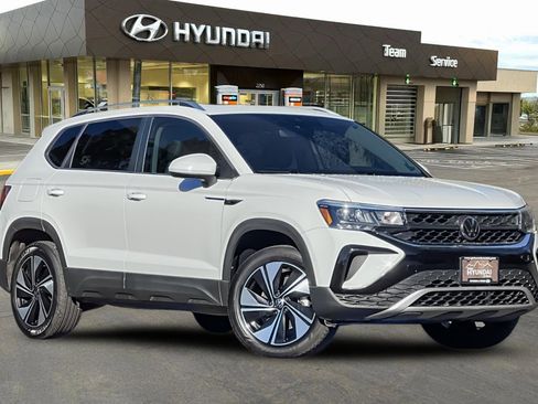 Used 2024 Volkswagen Taos SE image 2