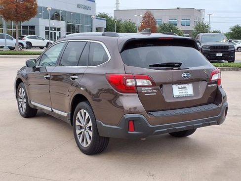 Used 2019 Subaru Outback 2.5i Touring w/ Popular Package #3A AWD/4WD image 2