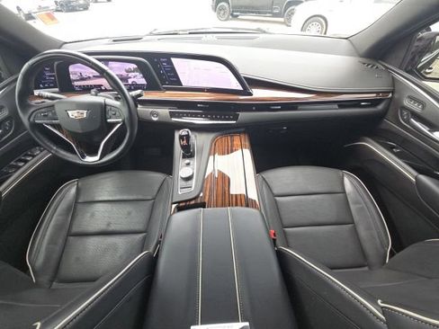 Used 2024 Cadillac Escalade Premium Luxury AWD/4WD image 38