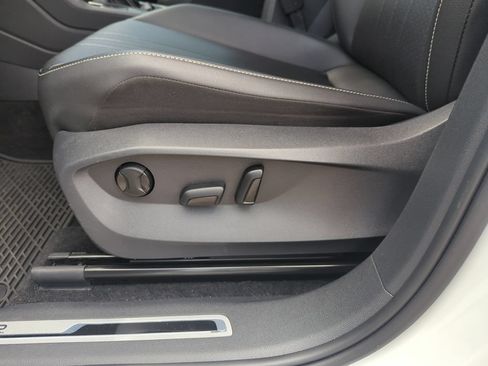 Used 2023 Volkswagen Tiguan SE R-Line FWD image 13
