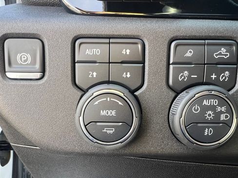 Used 2025 Chevrolet Silverado 2500 ZR2 w/ Technology Package image 4