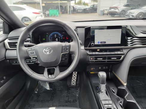 Used 2025 Toyota Camry SE FWD image 18