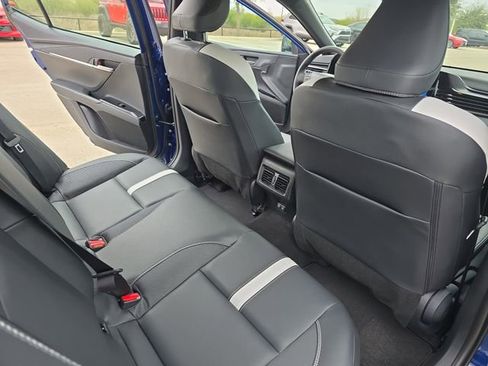 Used 2025 Toyota Camry SE image 11