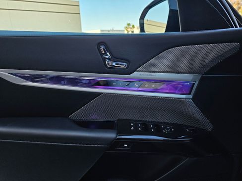 Used 2025 BMW 740i image 42