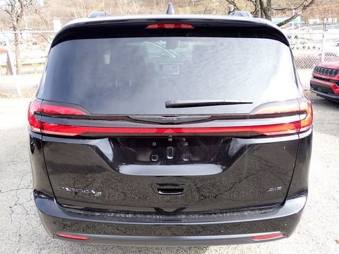 New 2026 Chrysler Pacifica Select w/ S Appearance Package AWD/4WD image 4